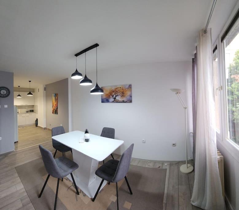 City Center Apt Wfree P Skopje Exteriör bild