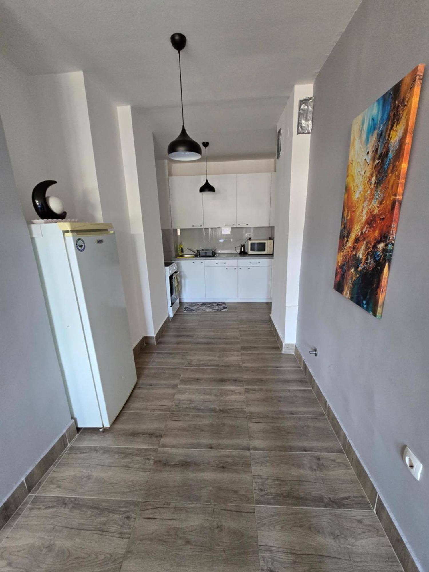 City Center Apt Wfree P Skopje Exteriör bild